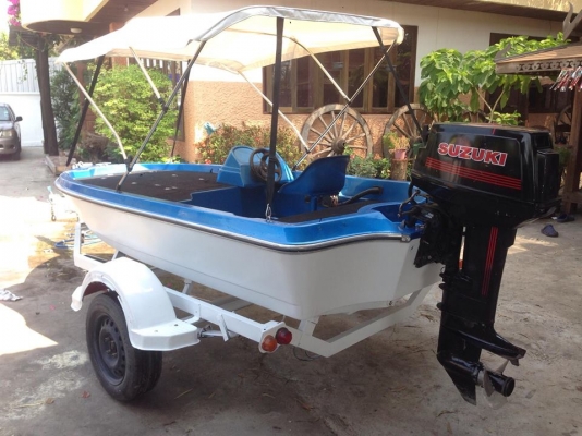 ขายเรือเบส12ฟุต สภาพสวยทำสีใหม่มีห้องขังเหยื่อ เป็นเครื่องซูซูกิ50แรง2จังหวะเครื่องดีมากครับ มาลองขับดูได้ครับ แบตรี่่ใหม่ผ้าใบใหม่เทเลอร์ทำสีใหม่สรุปไม่ต้องทำอะไรแล้วครับเอาไปขับได้เลย ขาย 89000 บาทครับ