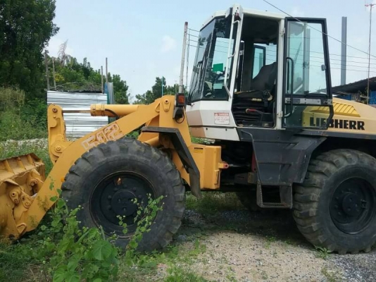 ขาย525,000รถตักล้อยาง(สเปคเยอรมันนี)  LIEBHERR L512 เครื่องดี เกียร์แรง ยางสวย สภาพเก่านอก รถสวยพร้อมใช้  090-7723710 090-7723708