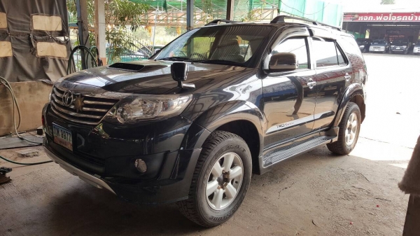 ขาย TOYOTA FORTUNER 3.0 4X4 ปี 2007/2550 รถมือเดียวป้ายแดง เครื่องดี ภายในสวย ทะเบียนพร้อมโอนครับ