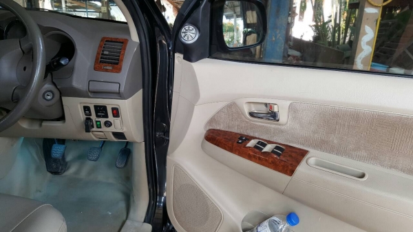 ขาย TOYOTA FORTUNER 3.0 4X4 ปี 2007/2550 รถมือเดียวป้ายแดง เครื่องดี ภายในสวย ทะเบียนพร้อมโอนครับ