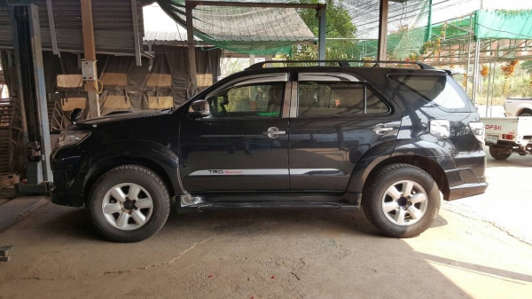 ขาย TOYOTA FORTUNER 3.0 4X4 ปี 2007/2550 รถมือเดียวป้ายแดง เครื่องดี ภายในสวย ทะเบียนพร้อมโอนครับ