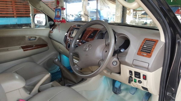 ขาย TOYOTA FORTUNER 3.0 4X4 ปี 2007/2550 รถมือเดียวป้ายแดง เครื่องดี ภายในสวย ทะเบียนพร้อมโอนครับ