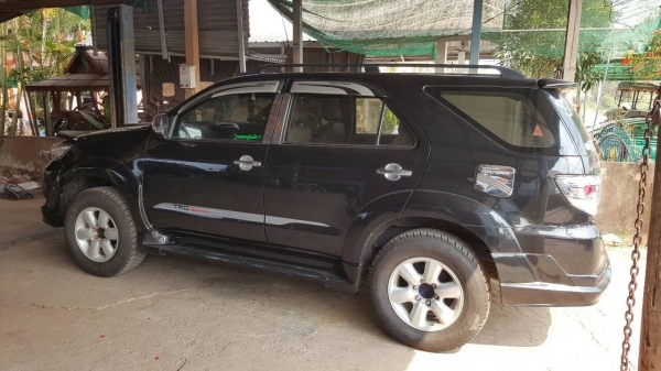 ขาย TOYOTA FORTUNER 3.0 4X4 ปี 2007/2550 รถมือเดียวป้ายแดง เครื่องดี ภายในสวย ทะเบียนพร้อมโอนครับ