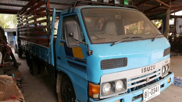 ขาย 6 ล้อ ISUZU KS คัสซีสวยตลอดเส้น เครื่อง 4BD1 115 แรงม้า ฝาขาว ทะเบียนพร้อมโอนครับ