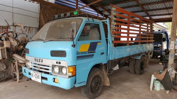 ขาย 6 ล้อ ISUZU KS คัสซีสวยตลอดเส้น เครื่อง 4BD1 115 แรงม้า ฝาขาว ทะเบียนพร้อมโอนครับ