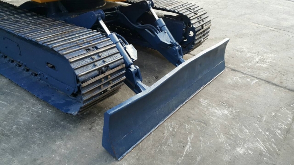 ขาย รถขุด KOMATSU รุ่น PC40-3- มือสองญี่ปุ่น แทรกเหล็ก สวยพร้อมใข้งาน มือถือ/LINE ID : 0818753444