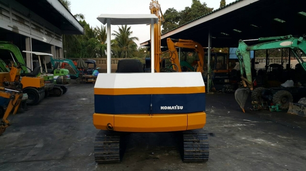 ขาย รถขุด KOMATSU รุ่น PC40-3- มือสองญี่ปุ่น แทรกเหล็ก สวยพร้อมใข้งาน มือถือ/LINE ID : 0818753444