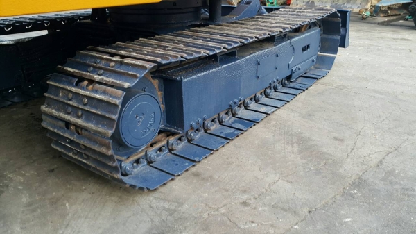 ขาย รถขุด KOMATSU รุ่น PC40-3- มือสองญี่ปุ่น แทรกเหล็ก สวยพร้อมใข้งาน มือถือ/LINE ID : 0818753444