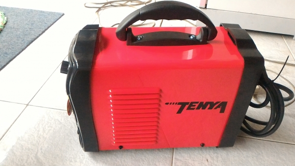 เครื่องเชื่อมแบบพกพา ขนาดถึง  350 A.ยี่ห้อ TENYA เป็นระบบ Inverter Welder จ่ายไฟฟ้าเชื่อมเป็นแบบ DC   ทำให้การเชื่อมง่าย และแนวการเชื่อมสวยกว่าทั่วๆไป ใช้ไฟบ้านได้เลย