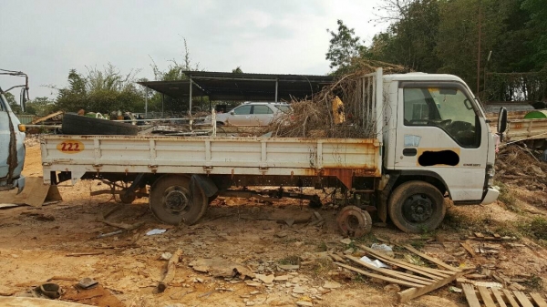 ขายตามสภาพ 6 ล้อ ISUZU NPR เป็นรถนำเข้าไม่มีทะเบียน เครื่องแก๊ส CNG คัสซีสวยตลอดเส้น หัวเก๋ง+กระบะสวย ราคาต่อรองได้ครับ