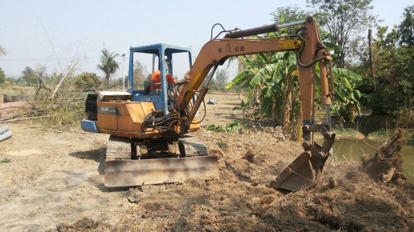 ขาย 175,000 รถแบคโฮ KOMATSU pc 40-2 เครื่องดีปั้มแรงช่วงเต็มรถพร้อมใช้ 090-772-3710 090-772-3708