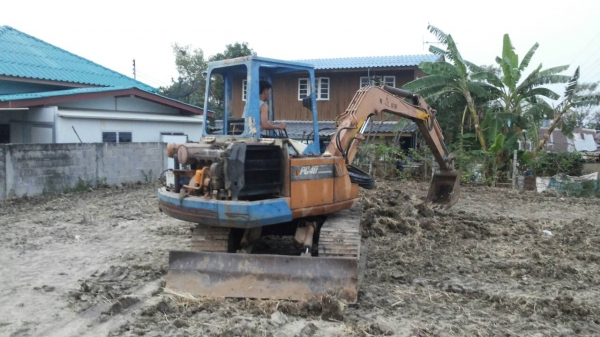ขาย 175,000 รถแบคโฮ KOMATSU pc 40-2 เครื่องดีปั้มแรงช่วงเต็มรถพร้อมใช้ 090-772-3710 090-772-3708