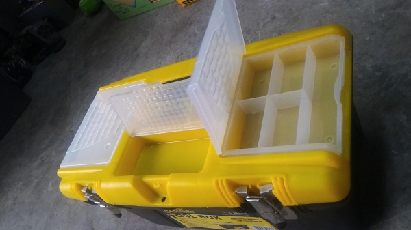 ชุดกล่องใส่เครื่องมือเอนกประสงค์ ยี่ห้อ VOREX  ขนาด 49 * 27 * 24.5 ซม. มีสามชั้น  ชั้นด้านบนเป็นช่องใส่ของเล็กๆต่างๆ สามด้าน  ชั้นที่สองรองการเก็บอะไหล่ต่างๆ ชั้นที่สามในสุดเก็บเครื่องมือต่างๆ