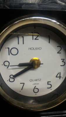 นาฬิกาเป็นตู้หกเหลี่ยมพร้อมชุดดอกไม้เปลี่ยนสีต่างๆ เอามาประดับบ้านดูอย่างไรก็ไม่เบื่อ อย่างสวยหมุนได้จากญี่ปุ่น