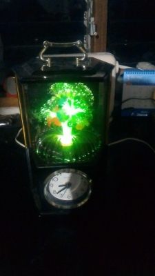 นาฬิกาเป็นตู้หกเหลี่ยมพร้อมชุดดอกไม้เปลี่ยนสีต่างๆ เอามาประดับบ้านดูอย่างไรก็ไม่เบื่อ อย่างสวยหมุนได้จากญี่ปุ่น