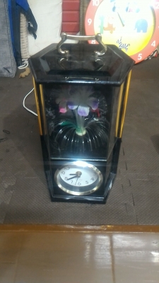 นาฬิกาเป็นตู้หกเหลี่ยมพร้อมชุดดอกไม้เปลี่ยนสีต่างๆ เอามาประดับบ้านดูอย่างไรก็ไม่เบื่อ อย่างสวยหมุนได้จากญี่ปุ่น