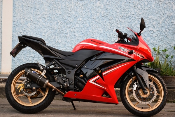 Ninja250 เกือบปี13  รถบ้านแท้มือเดียว  เล่มชุดโอนครบ ของแต่งแน่น Ninja250 เกือบปี13  รถบ้านแท้มือเดียว  เล่มชุดโอนครบ ของแต่งแน่น