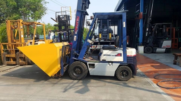 แหล่งรวมรถโฟลค์ลิฟท์งาเทฮิงร์ฟอร์คภาคตะวันออกรถงาเทกระดกเทได้สำหรับตักก้อนยางพาราตักขี้ยางและยางถ้วย
