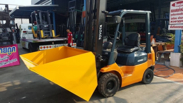 แหล่งรวมรถโฟลค์ลิฟท์งาเทฮิงร์ฟอร์คภาคตะวันออกรถงาเทกระดกเทได้สำหรับตักก้อนยางพาราตักขี้ยางและยางถ้วย