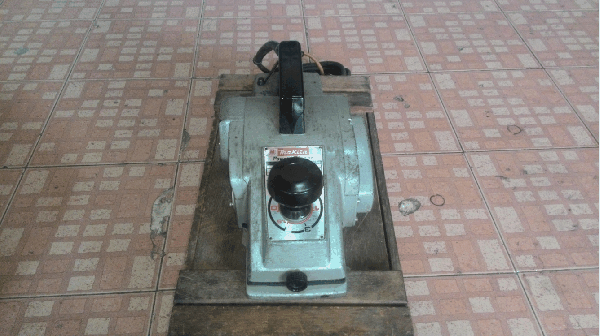 -ขายด่วนกบไฟฟ้าหน้า5 Makita MODEL 1804N 960W. 16000/min