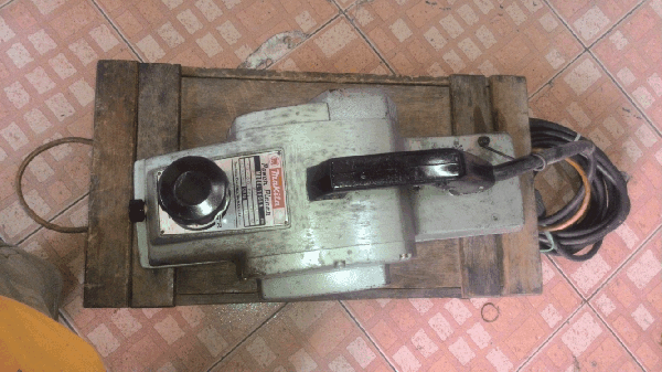 -ขายด่วนกบไฟฟ้าหน้า5 Makita MODEL 1804N 960W. 16000/min