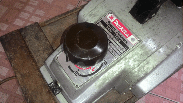 -ขายด่วนกบไฟฟ้าหน้า5 Makita MODEL 1804N 960W. 16000/min