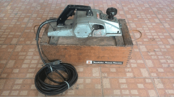 -ขายด่วนกบไฟฟ้าหน้า5 Makita MODEL 1804N 960W. 16000/min