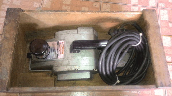 -ขายด่วนกบไฟฟ้าหน้า5 Makita MODEL 1804N 960W. 16000/min