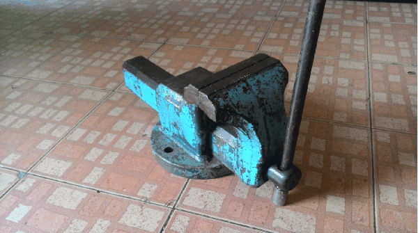 ขายด่วนปากกาจับชิ้นงานขนาด 6นิ้ว.งานเก่าครับ.