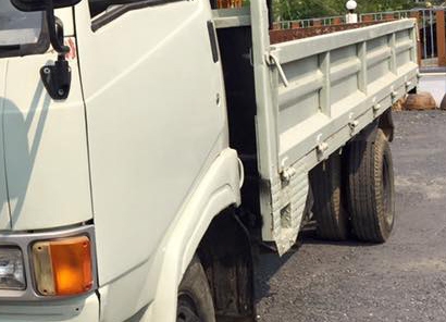 6ล้อช่วงยาว HINO KM779-117แรง รถห้างแท้ เครื่อง/เกียร์ เดิม Fหลัง คัสซีสวย พ.ธรรมดา กระบะเหล็ก5.50ม.ยาง8.25/16 สีใหม่สวย พร้อมใช้งาน เล่มทะบียน ครบ **ขาย HINO KM779-117HP 6ล้อบรรทุกช่วงยาว 5.50ม. สภาพสวย พร้อมใช้งาน ราคาเบา HINO KM77