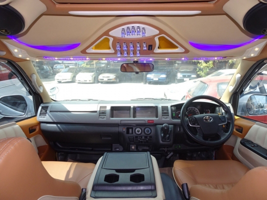 TOYOTA COMMUTER 3.0 D4D เกียร์ MT ปี2014  โทร 098-919-0195 ดาว ออโต้เบสท์R