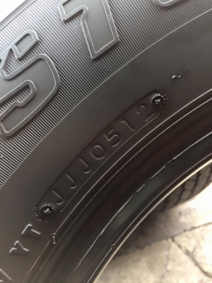ขายยาง BRIDGESTONE Dueler H/T 205-70-15 ปี12 ดอกสวย พร้อมใช้งาน ชุดละ 3,500 บาท
