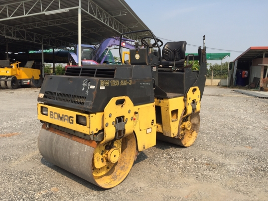 ขายรถบด3ตัน Bomagรุ่นBW120AD-3 นำเข้าจากญี่ปุ่น ไม่เคยใช้งานในไทย มีเอกสารพร้อมจดทะเบียน  หน้าเหล็กหลังเหล็ก  บดอัดสั่นสเทือนได้ทั้ง2ล้อ เอวออ่น  เครื่องยนต์ดีเซล สภาพดีพร้อมใช้งาน