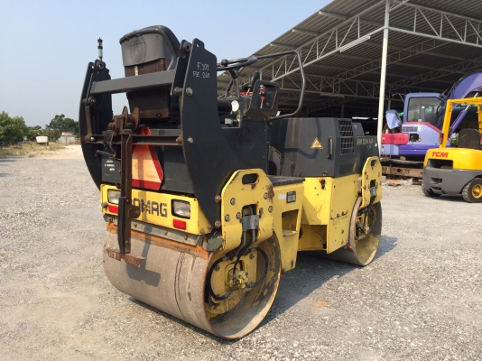 ขายรถบด3ตัน Bomagรุ่นBW120AD-3 นำเข้าจากญี่ปุ่น ไม่เคยใช้งานในไทย มีเอกสารพร้อมจดทะเบียน  หน้าเหล็กหลังเหล็ก  บดอัดสั่นสเทือนได้ทั้ง2ล้อ เอวออ่น  เครื่องยนต์ดีเซล สภาพดีพร้อมใช้งาน