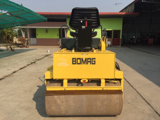 ขายรถบด3ตัน Bomagรุ่นBW120AD นำเข้าจากญี่ปุ่น ไม่เคยใช้งานในไทย มีเอกสารพร้อมจดทะเบียน  หน้าเหล็กหลังเหล็ก  บดอัดสั่นสเทือนได้ทั้ง2ล้อ เอวออ่น  เครื่องยนต์ดีเซล สภาพดีพร้อมใช้งาน