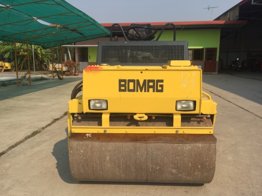 ขายรถบด3ตัน Bomagรุ่นBW120AD นำเข้าจากญี่ปุ่น ไม่เคยใช้งานในไทย มีเอกสารพร้อมจดทะเบียน  หน้าเหล็กหลังเหล็ก  บดอัดสั่นสเทือนได้ทั้ง2ล้อ เอวออ่น  เครื่องยนต์ดีเซล สภาพดีพร้อมใช้งาน