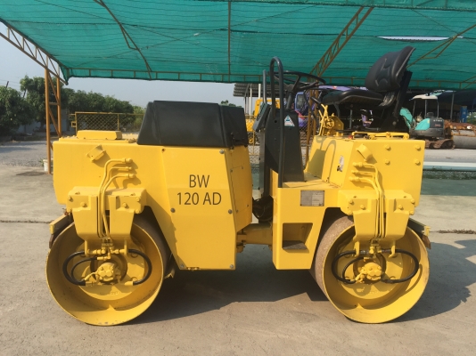 ขายรถบด3ตัน Bomagรุ่นBW120AD นำเข้าจากญี่ปุ่น ไม่เคยใช้งานในไทย มีเอกสารพร้อมจดทะเบียน  หน้าเหล็กหลังเหล็ก  บดอัดสั่นสเทือนได้ทั้ง2ล้อ เอวออ่น  เครื่องยนต์ดีเซล สภาพดีพร้อมใช้งาน