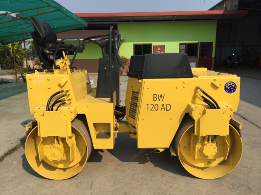 ขายรถบด3ตัน Bomagรุ่นBW120AD นำเข้าจากญี่ปุ่น ไม่เคยใช้งานในไทย มีเอกสารพร้อมจดทะเบียน  หน้าเหล็กหลังเหล็ก  บดอัดสั่นสเทือนได้ทั้ง2ล้อ เอวออ่น  เครื่องยนต์ดีเซล สภาพดีพร้อมใช้งาน