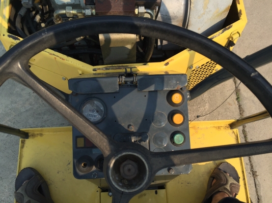 ขายรถบด3ตัน Bomagรุ่นBW120AD นำเข้าจากญี่ปุ่น ไม่เคยใช้งานในไทย มีเอกสารพร้อมจดทะเบียน  หน้าเหล็กหลังเหล็ก  บดอัดสั่นสเทือนได้ทั้ง2ล้อ เอวออ่น  เครื่องยนต์ดีเซล สภาพดีพร้อมใช้งาน