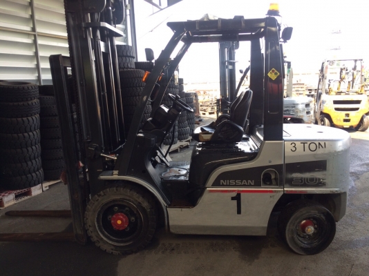 รถยกนิสสันรุ่นล่าสุด ยก 3 ตัน เสาสูง 4 เมตร เครื่องดีเซล เกียร์ธรรมดา รถใช้งานมา 6000 ช.ม. รถยกนิสสันรุ่นล่าสุด ยก 3 ตัน เสาสูง 4 เมตร เครื่องดีเซล เกียร์ธรรมดา รถใช้งานมา 6000 ช.ม.