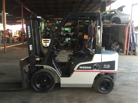 รถยกนิสสันรุ่นรองล่าสุด น้ำหนัก 2.5 ตัน เสาสูง 4.50 เมตร แผงงาสไลด์ เครื่องดีเซล เกียร์ออโต้