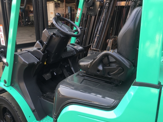 รถยกมิตซูบิชิ 2.5 ตัน เสาสูง 4 เมตร - 6 เมตร เครื่องเบนซินติดแก๊สเรียบร้อย เกียร์ออโต้ แผงงาสไลด์ ***รถใช้งานมา 6000 ช.ม.***** รถยกมิตซูบิชิ 2.5 ตัน เสาสูง 4 เมตร - 6 เมตร เครื่องเบนซินติดแก๊สเรียบร้อย เกียร์ออโต้ แผงงาสไลด์ ***รถใช้งานมา 6000 ช.ม.*****