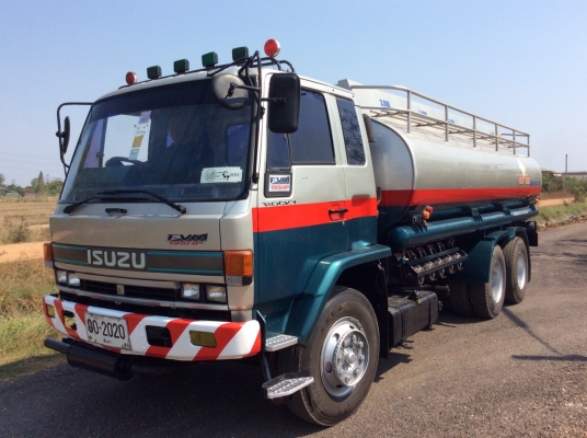 ISUZU 10ล้อ เพลาเดียว ถังน้ำมัน เครื่อง195แรง แท้ สภาพสวย ยางดี 10เส้น  เครื่องดี ครัทซีสวย ขาย 870,000 บาท ศุภากร  081-1903107 ,081-4252943