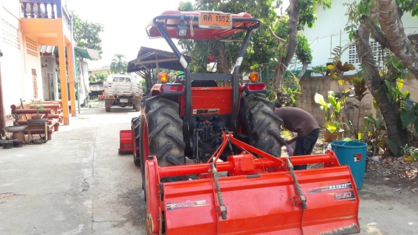 ขายรถไถ KUBOTA L4708 สภาพดีเดิมๆพร้อมใช้งาน อุปกรณ์ครบ 3 ชิ้นมีพร้อมดันหน้า ผานพรวนและ โรตารี่