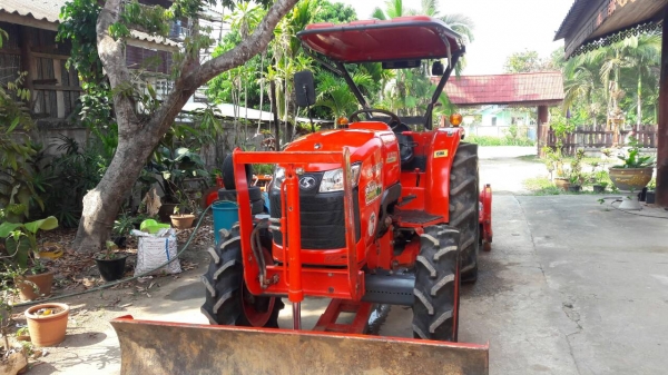 ขายรถไถ KUBOTA L4708 สภาพดีเดิมๆพร้อมใช้งาน อุปกรณ์ครบ 3 ชิ้นมีพร้อมดันหน้า ผานพรวนและ โรตารี่