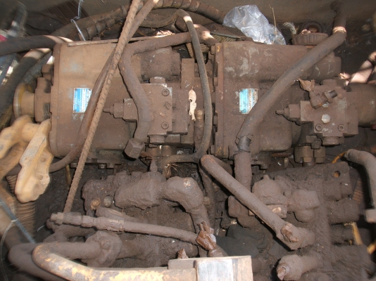 ขายปั้มไฮดรอลิกรถเกี่่ยวข้าว และตัวเดินแม็คโคร PC120-3 และอะไหล่แม็คโคร หลายรายการ หลายรุ่น