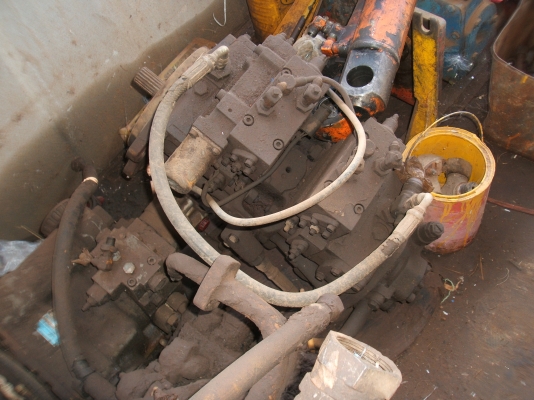 ขายปั้มไฮดรอลิกรถเกี่่ยวข้าว และตัวเดินแม็คโคร PC120-3 และอะไหล่แม็คโคร หลายรายการ หลายรุ่น