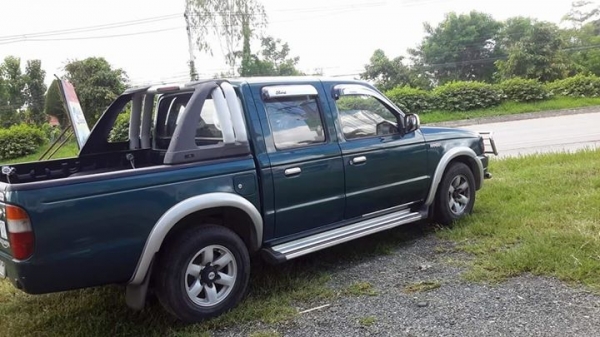 ขายด่วน จร้าา รีบเลยอย่ารอช้าาา FORD RANGER 4 ประตู ปี 44 สวยงามเครื่อง 2.5 แต่งรอบคัน เครื่อง สวยงาม แอร์เปลี่ยคอม มาใหม่ หนาวสุดๆ น้ำมันเครื่งพึ่งเปลี่ยน รถบ้าน ใช้เอง ขายเอง ไม่เคยชน แม้แต่น้อย ขายเพราะจะเปลี่ยน สนใจ สอบถามกันได้ครับผม มาดูกันก่อนได้คร