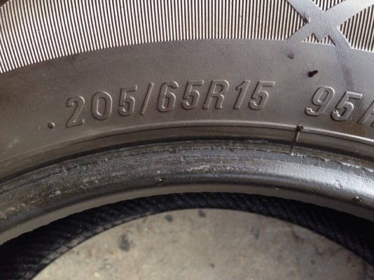 ยาง Maxxis 205-65-15 ปี 14 ครบชุด 4 เส้น 3800 ไม่ควรพลาด สภาพสวยๆไม่มีปะไม่บวมดอกยางเหลือเยอะเอาไปวิ่งกันใด้อีกยาวค่ะ