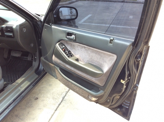 ขายรถ ฮอนด้า แอคคอร์ดตาเพชรไฟท้ายสั้น ปี93 เครื่อง V-tec f22b เกียร์ออโต้  ติดแก๊สLPG ใช้ 2ระบบ เพาเวอร์ ไฟฟ้าทั้งคัน ภายในสวยเดิมๆเบาะสวยสะอาด แอร์หนาววิทยุCDพร้อม ตัวถังเดิมๆไม่มีชนสีมีริ้วรอยบ้าง แม็ก17"ยางดี รถขับดีครับ ภาษี59 ขายถูกครับ